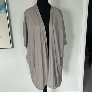 Ladies Aritzia Kimono Top